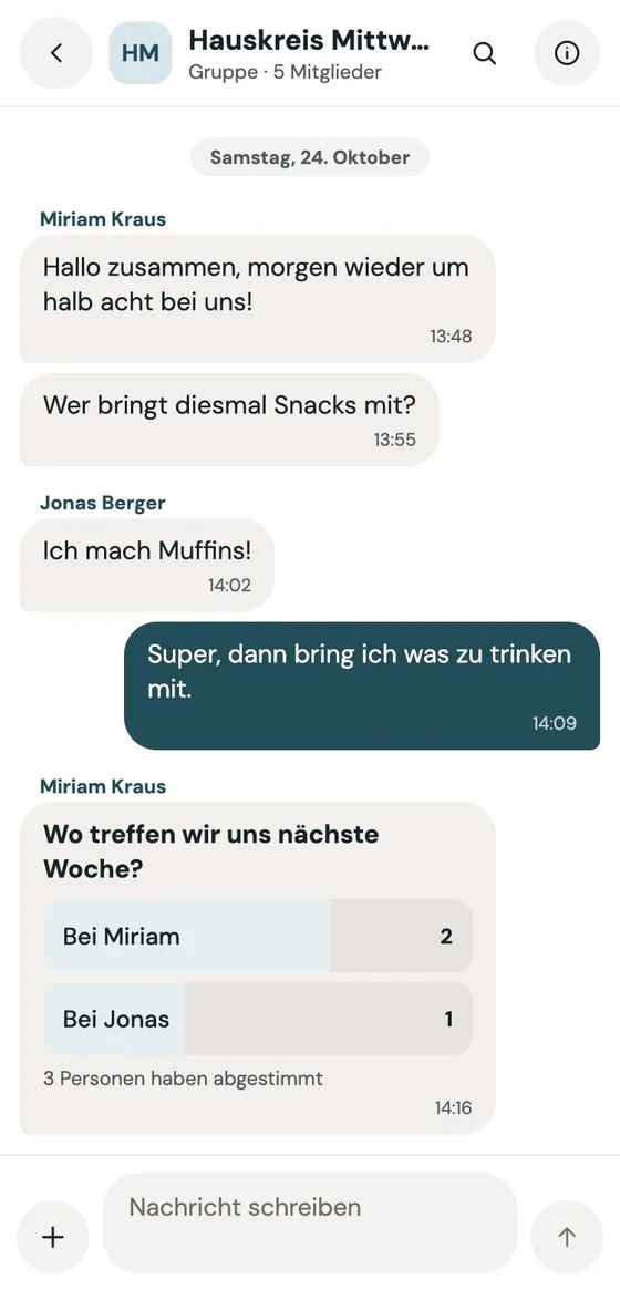 Der Chat einer Hauskreis-Gruppe mit Nachrichten und einer Umfrage